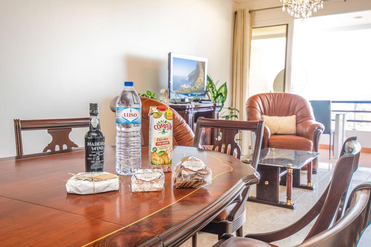 Sea And Sunset View Apartment In Funchal ภายนอก รูปภาพ