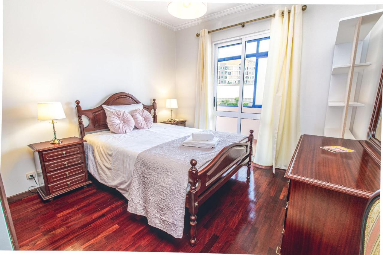 Sea And Sunset View Apartment In Funchal ภายนอก รูปภาพ